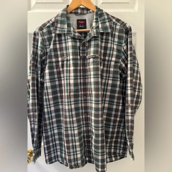 3/$25 NWOT Wrangler Men's Plaid Button Down Shirt - Grey, White and Teal - Picture 2 of 6